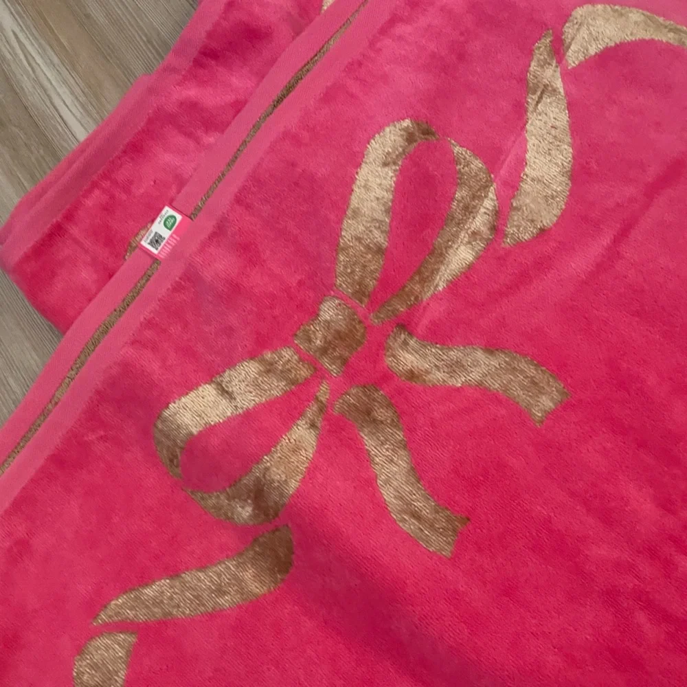 Juicy pink/gold bath towels